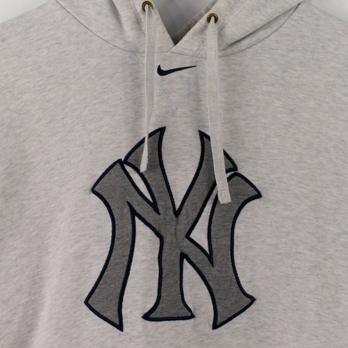 NIKE Center Swoosh New York Yankees Hoodie Sweatshirt– VNTG Shop