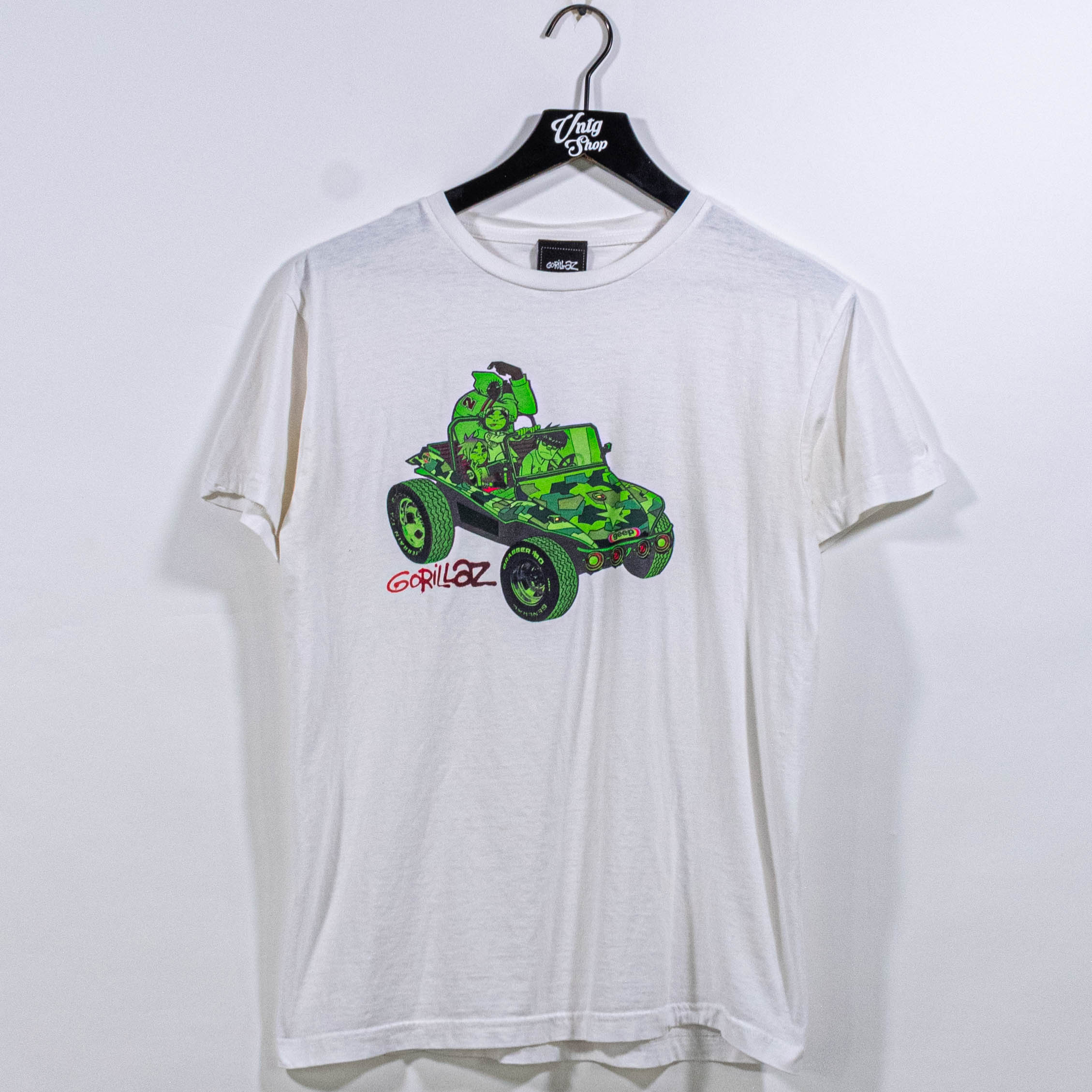 Gorillaz T-Shirt Ufficiale 'Green Geep' – Bianca, Cotone Morbido, Taglie Unisex Dalla S Alla XL