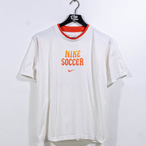 NIKE Soccer Center Swoosh T-Shirt En Fuego Futbol Blokecore