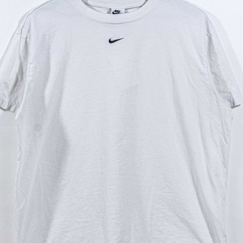 NIKE Center Swoosh Essentials T-Shirt