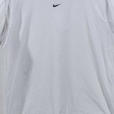 NIKE Center Swoosh Essentials T-Shirt