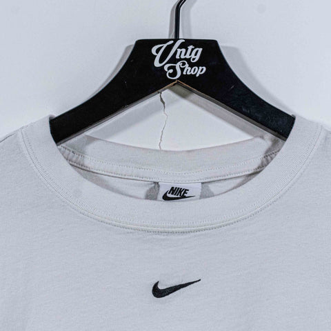 NIKE Center Swoosh Essentials T-Shirt